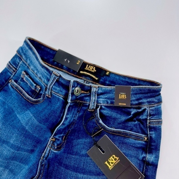 Lucky & Blessed Mid-Rise Dark Mid Wash Boyfriend Denim size 2 NWT - Picture 7 of 12